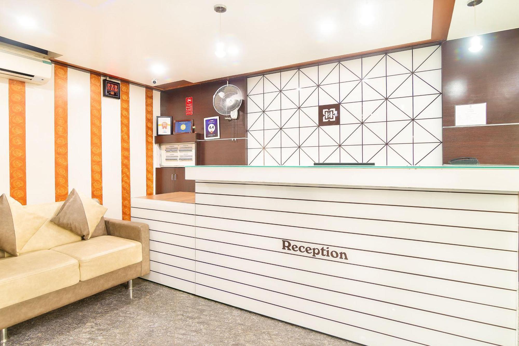 Hotel Satkar Surat Exterior photo