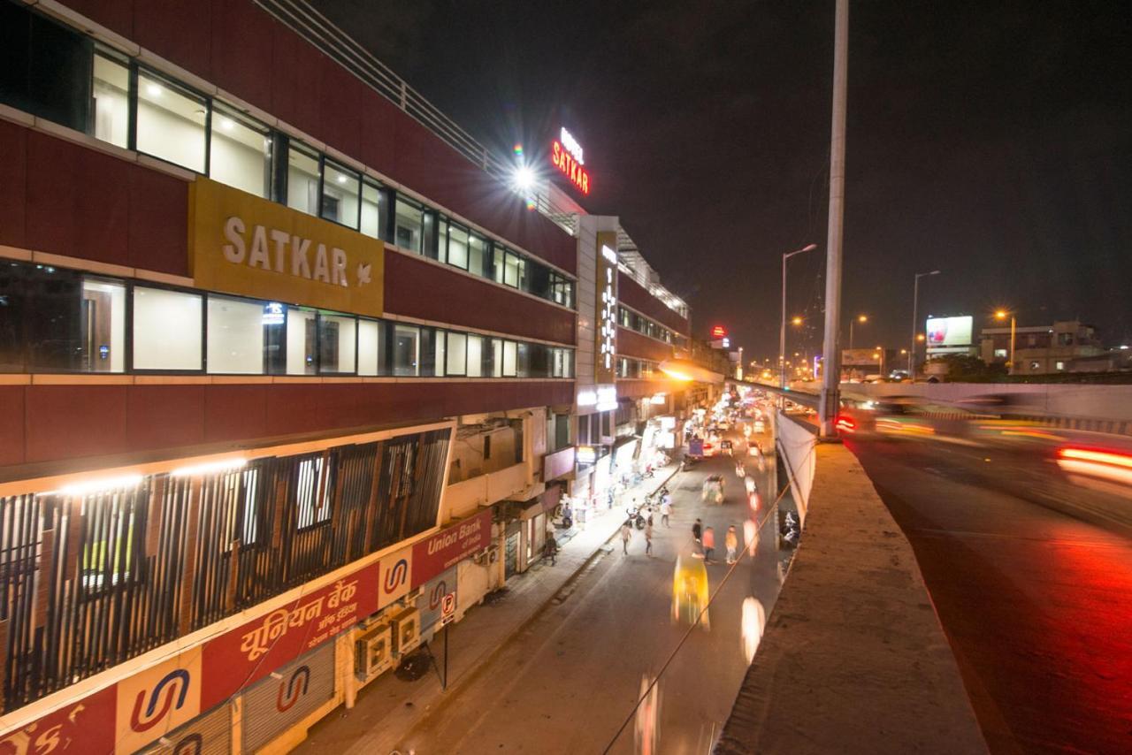 Hotel Satkar Surat Exterior photo