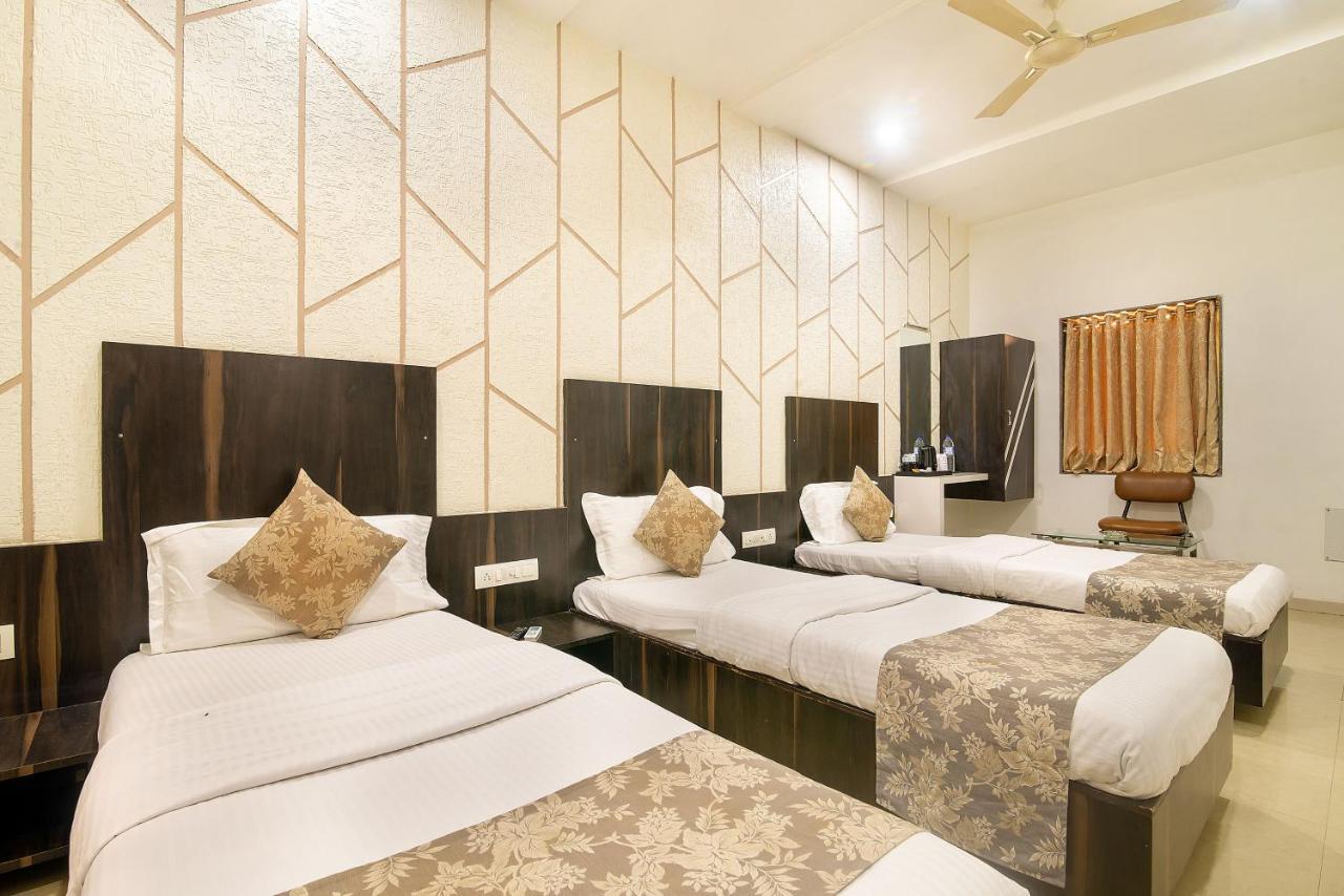 Hotel Satkar Surat Exterior photo